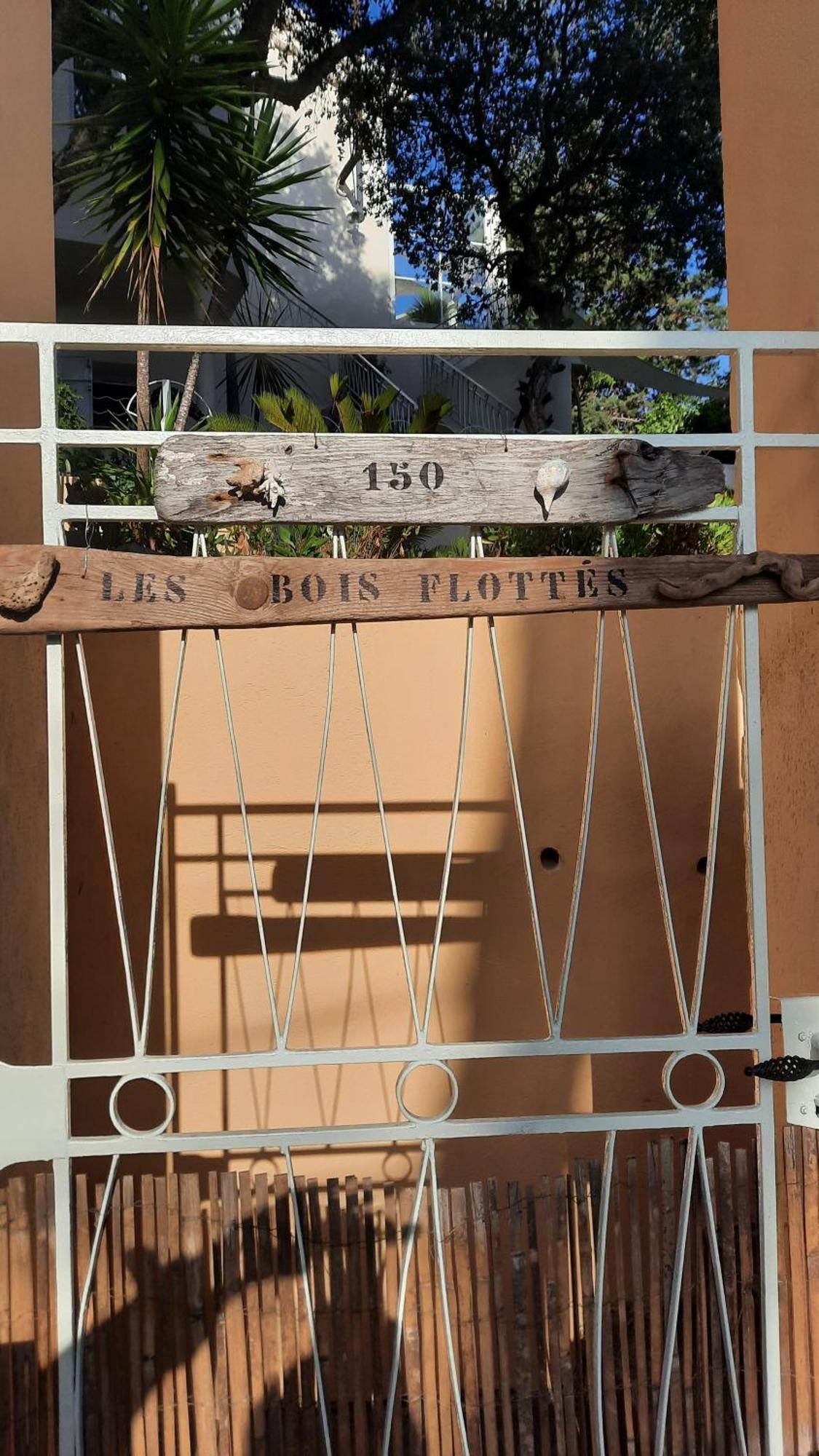Les Bois Flottes . Plage De La Verne La Seyne-sur-Mer Eksteriør billede